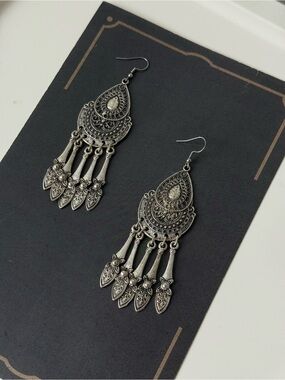 Vintage-Inspired Silver Chandelier Drop Earrings - Women's Jewelry boho festival